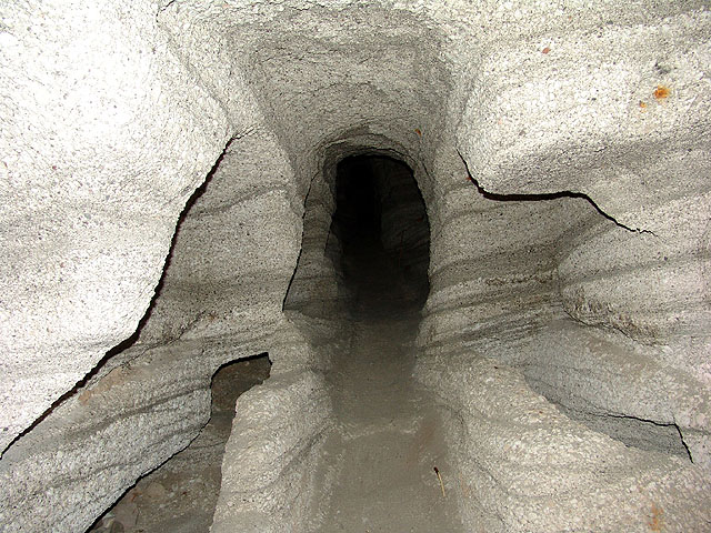 Milos catacombs - 
