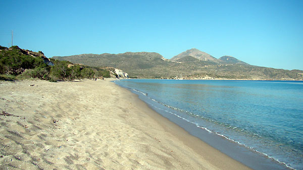 Achivadolimni beach - Splendid, very big sandy beach. In the small lake, that loses almost all the water in August, is owed also the name of beach.