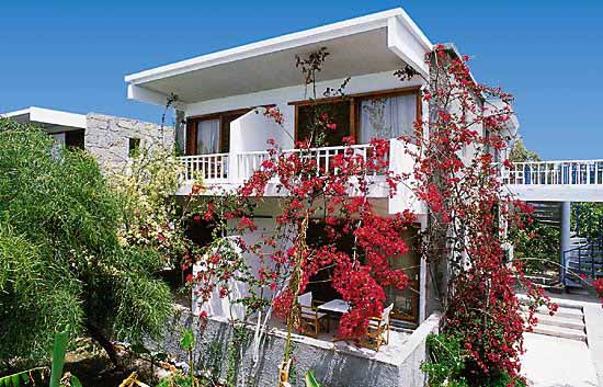 CHRONIS HOTEL - BUNGALOWS IN  Adamas